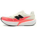 Tênis New Balance FuelCell Rebel V5 Branco e Coral